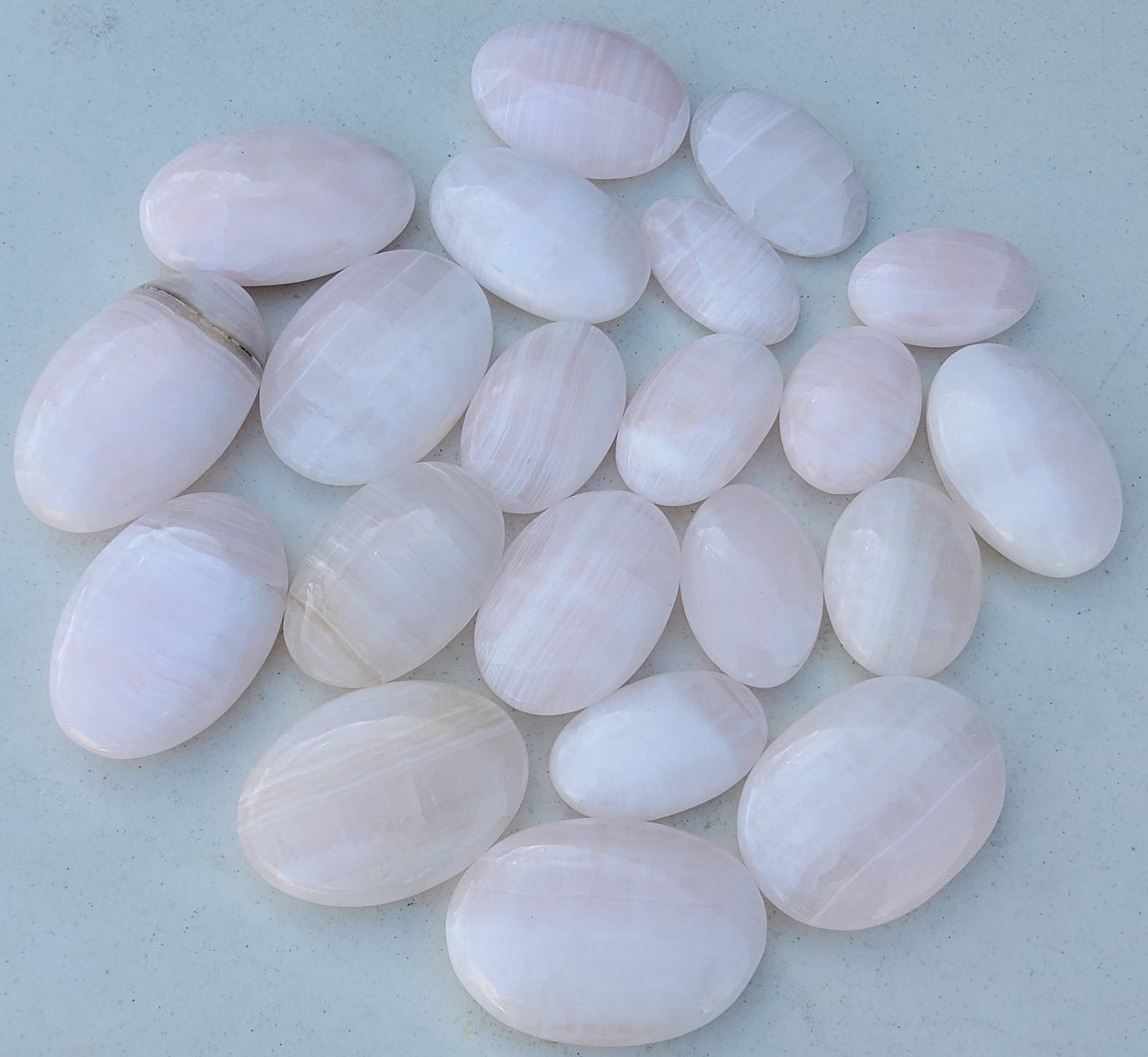 Metaphysical & Healing Crystals - Vendita all'ingrosso Pietra/cristallo spirituale - PIETRE PALMARI DI CALCITE ROSA FLUORESCENTE8