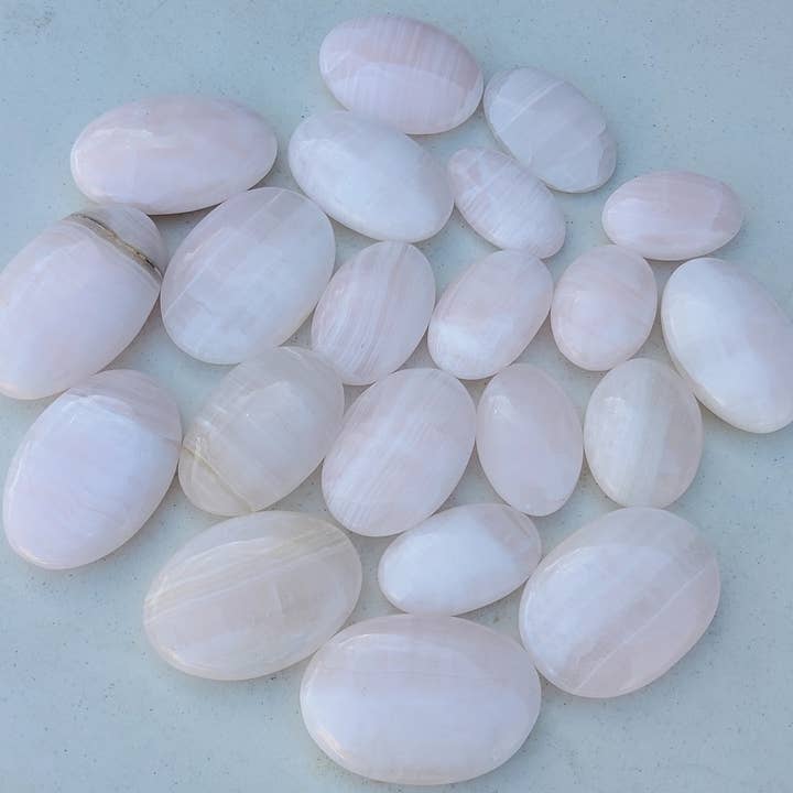 Metaphysical & Healing Crystals - Wholesale Spirituele steen/kristal - Fluorescerende roze calciet handstenen8