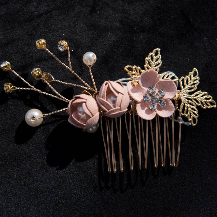 La Spilla per Capelli da Sposa Angel Dusty Rose per la vendita all'ingrosso da parte di Brides and Belts