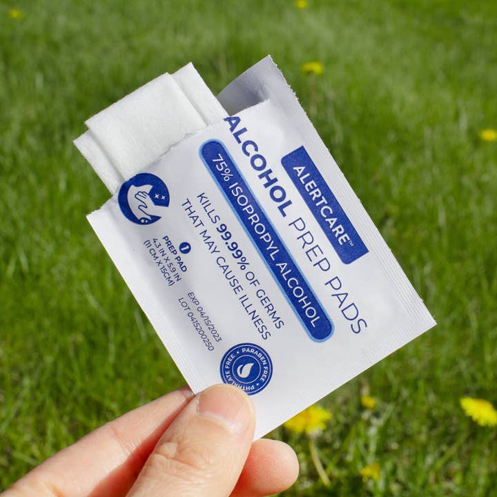 Vastmedic - Wholesale First aid kit - AlertCare 75% Alcohol Prep Pads 5.9 x 4.3 IN (50 PC)3