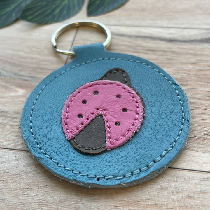 Ladybug læder nøglering, ægte læder nøglering for engroshandel hos Mally Designs