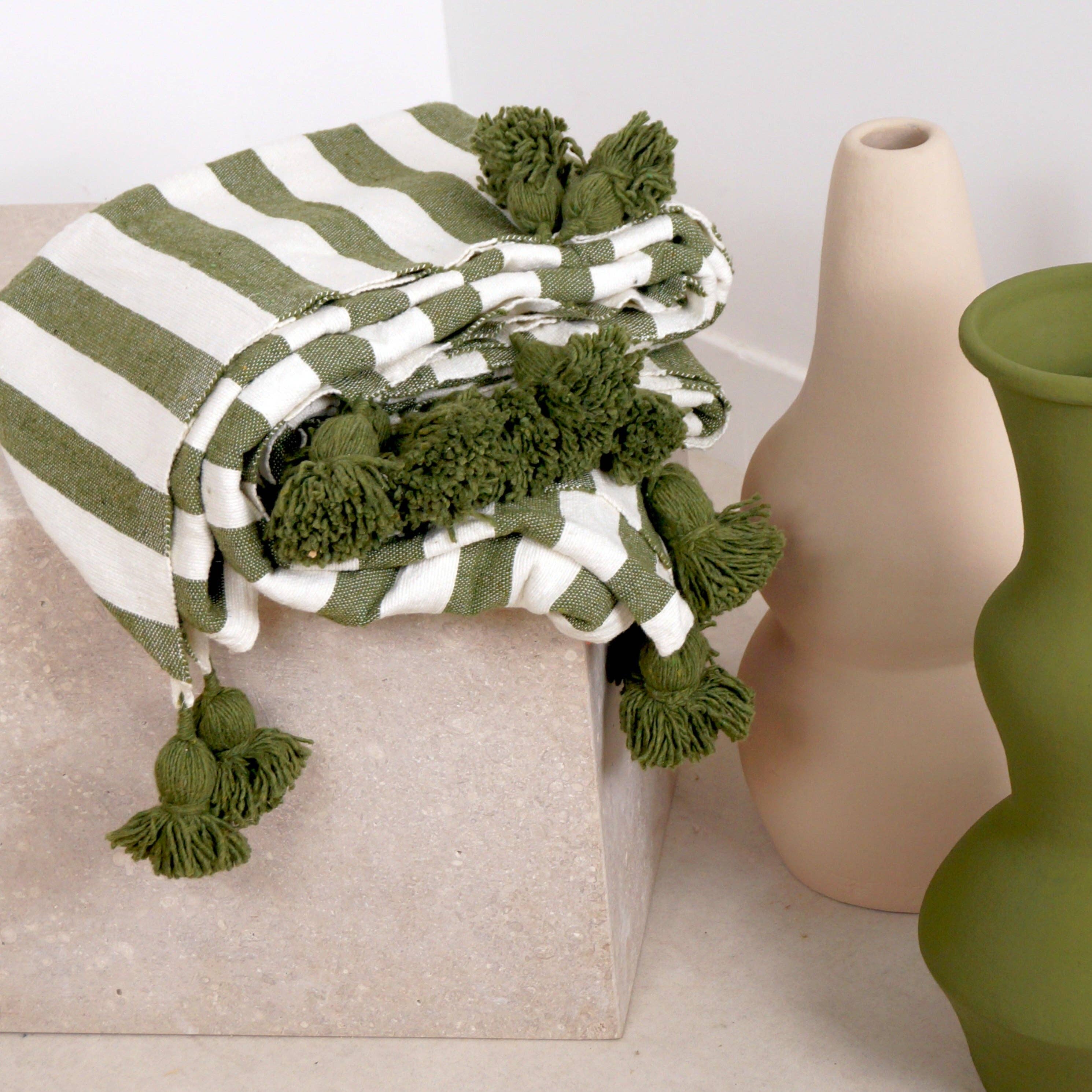 Bohome Living – Großhandel Überwurfdecke – Weißer Plaid mit grünen Streifen0