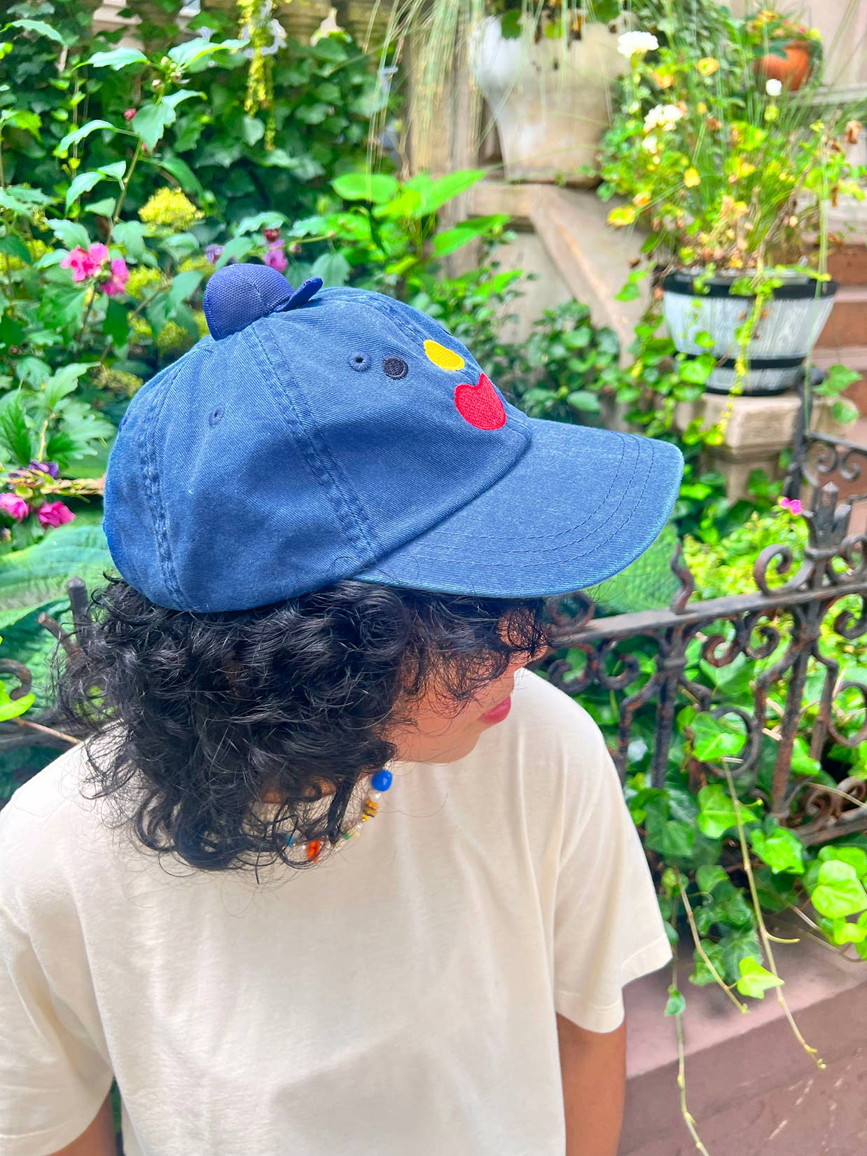 Natali Koromoto – Großhandel Basecap – Damen – Hat on Hat – Originaler Hut mit kleinem Hut2