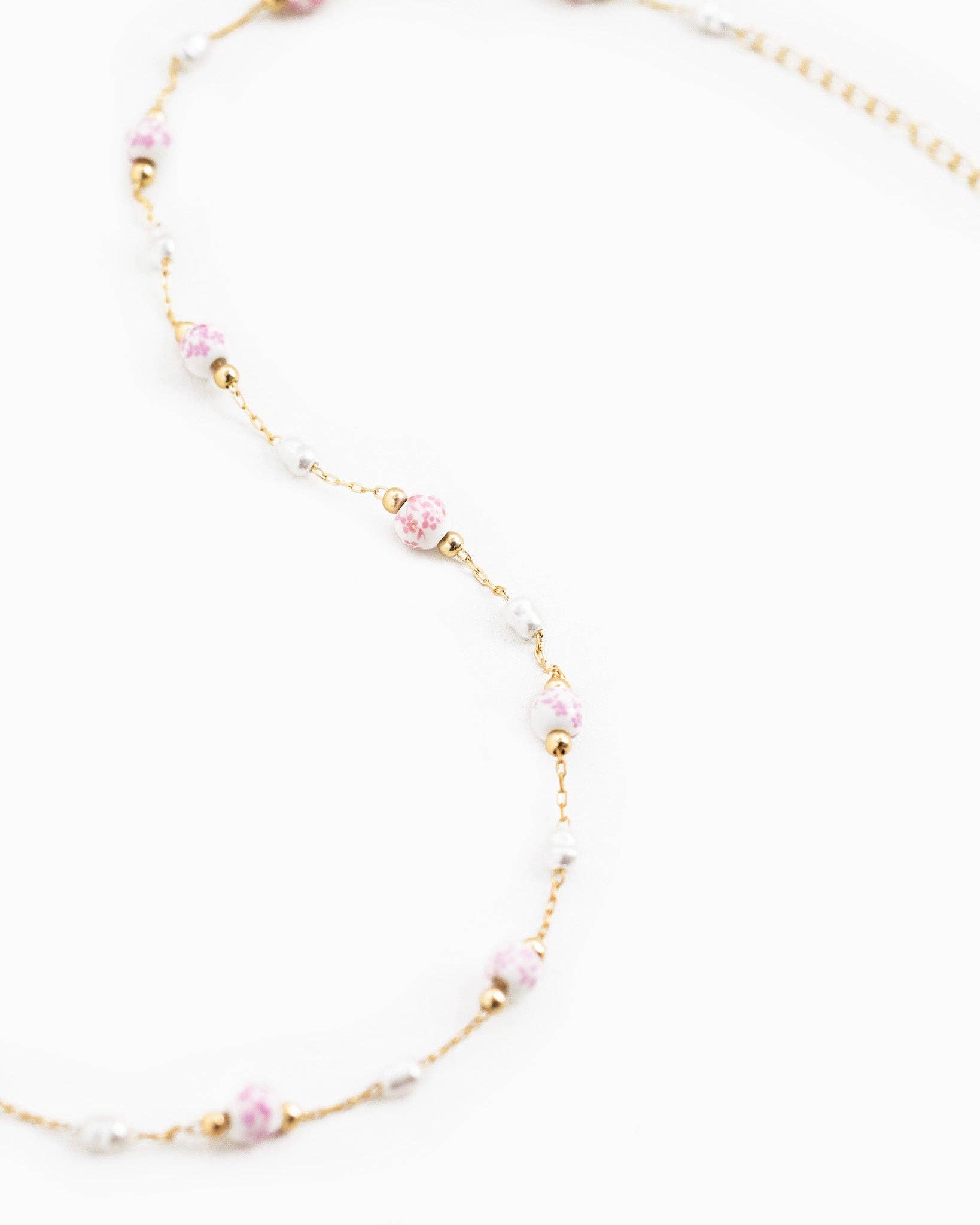 Sessori - Wholesale Beaded/Pearl Necklace - Ceramic Light Pink and Pearl Mix Bead Chain Necklace1