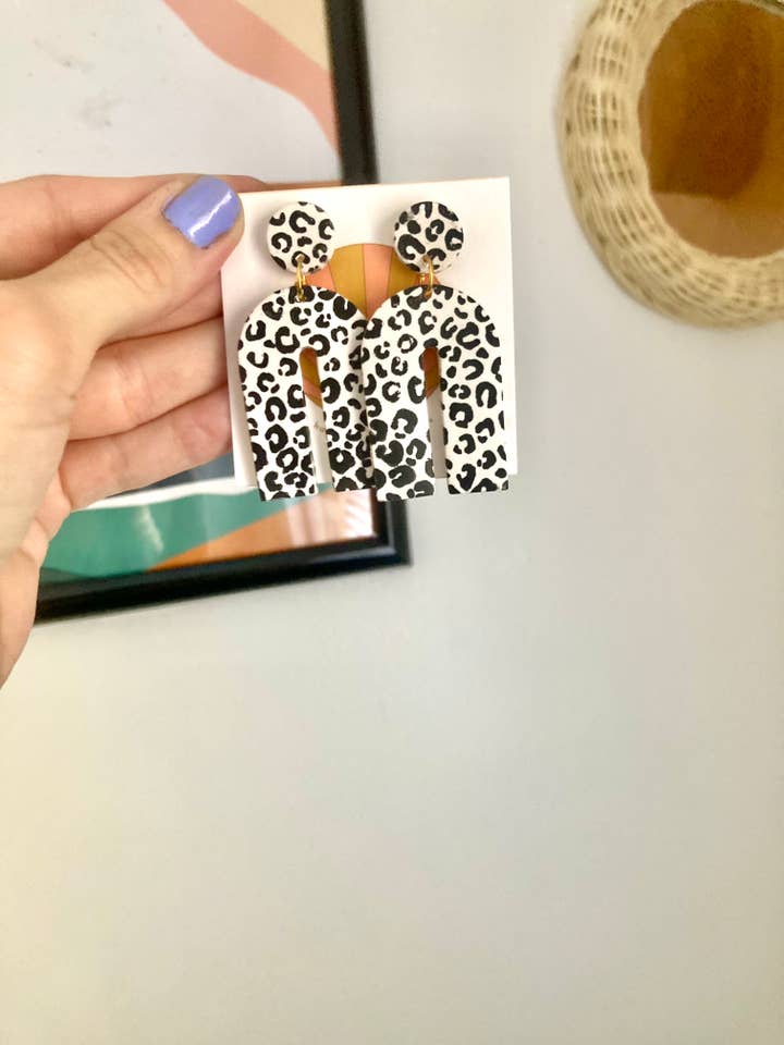 Ler gepard øreringe for engroshandel hos Terra Made