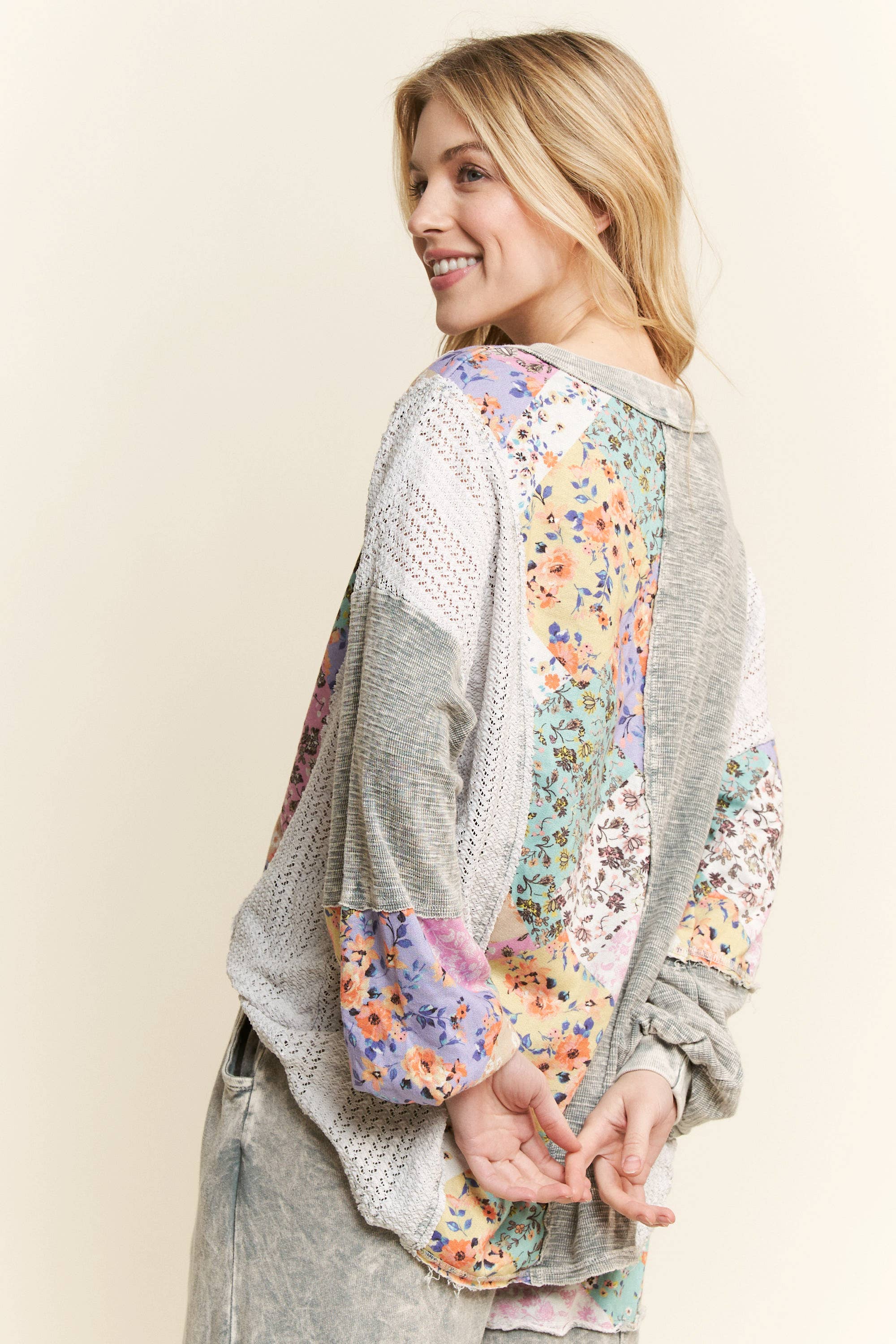 J.Her – Engroshandel Strikket top - Dame – Mineralvasket blomsterbølge-strikket jacquard boho-top HT6039P117