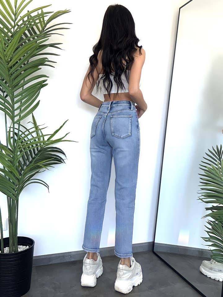 REDIAL PARIS - Wholesale Jeans - Women's - Mom fit faded blue stretch jeans -RD2697