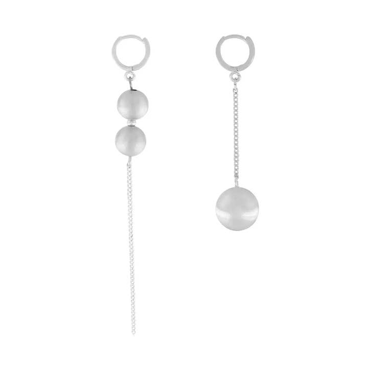 Placcatura in argento Asymmetric Huggies Tabitha per la vendita all'ingrosso da parte di Dansk Copenhagen