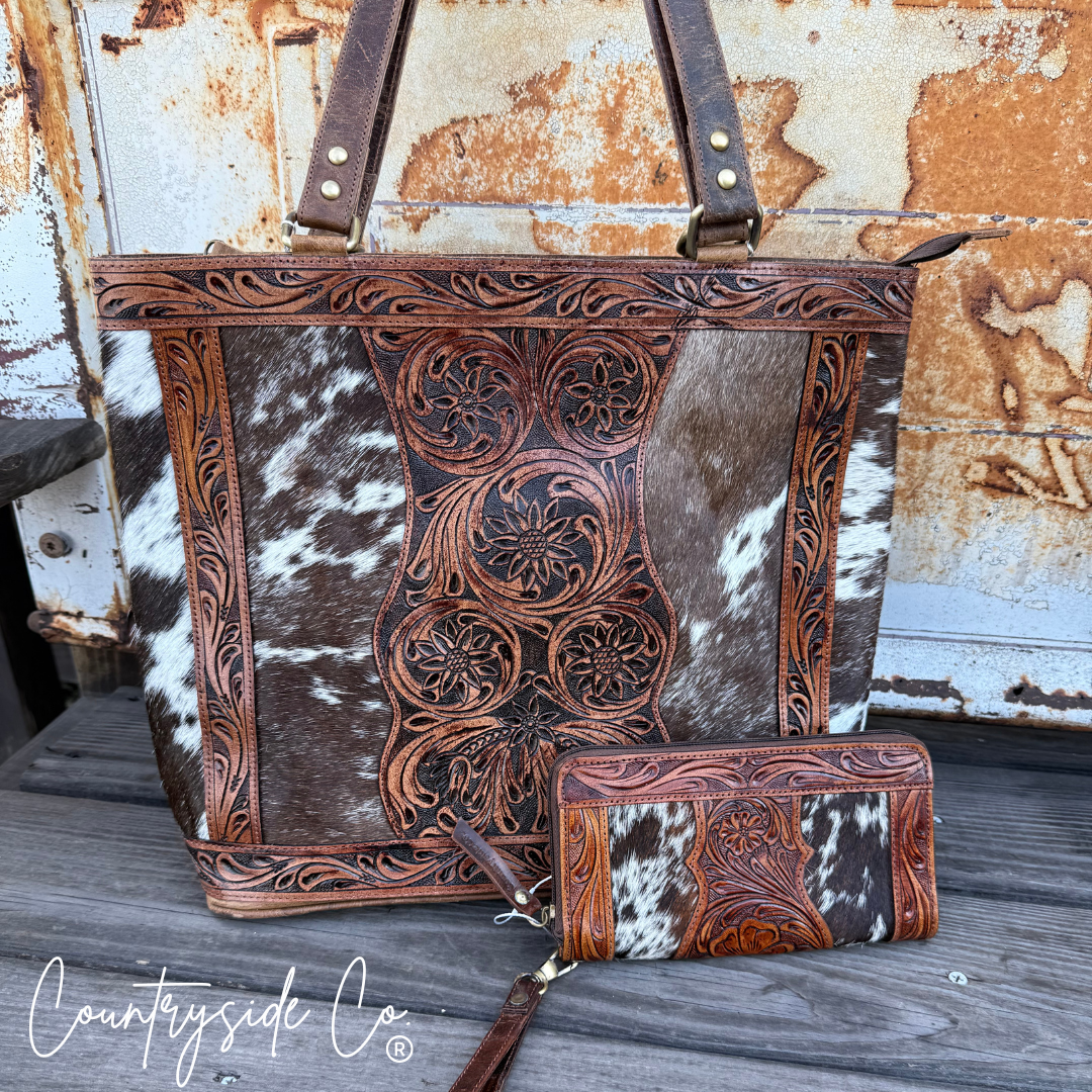 Texas Western Cowhide Bags and More - Wholesale Portemonnee - Dames - Lucille Koeienhuid Gegraveerde Leren Portemonnee Polsbandje5