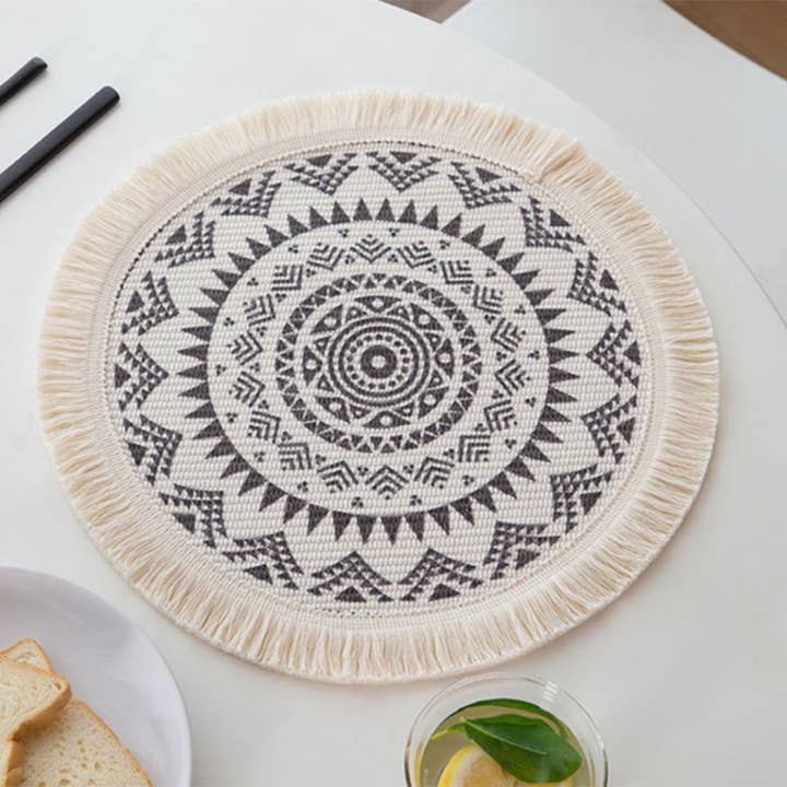 Fennco Styles – wholesale Bordstablett – Boho Mandala Fransad 13" rund bomullstablett5