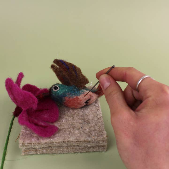 The Makerss - Wholesale Craft Sewing Kit - New! Hummingbird Needle Felt Kit2
