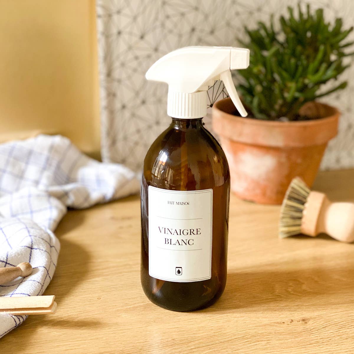 Little Pots – wholesale Spray bottle – Refillable amber glass bottle with white trigger spray4