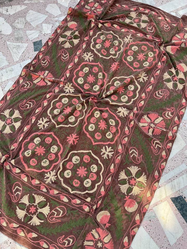 Fluwelen Suzani Plaid Bloemenborduurwerk Bank Bedsprei Laken voor wholesale door bhavnas boutique