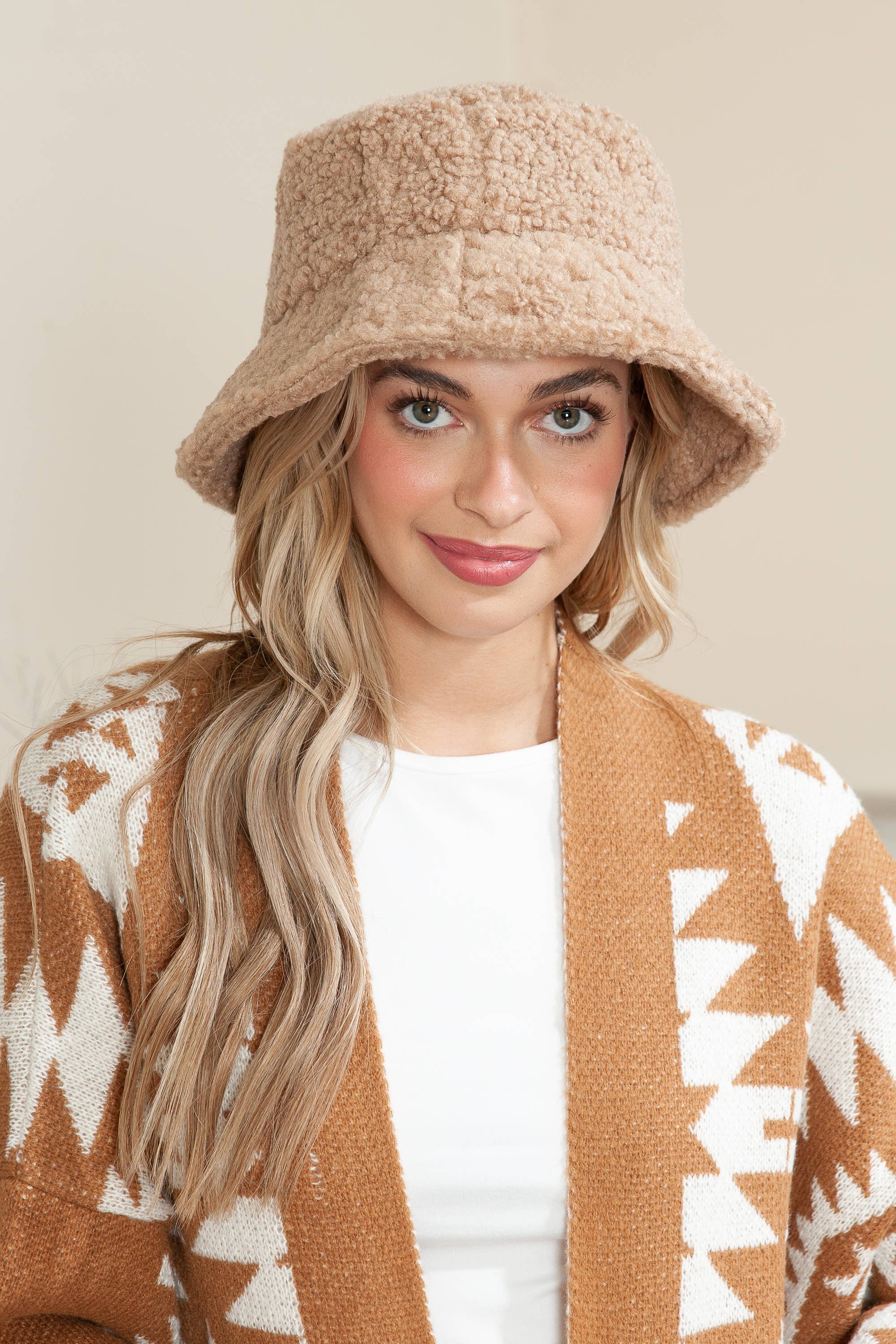 Justin & Taylor - Vendita all'ingrosso Cappello da pescatore - Donna - Cappello a secchiello My Teddy in finto sherpa senza fodera4