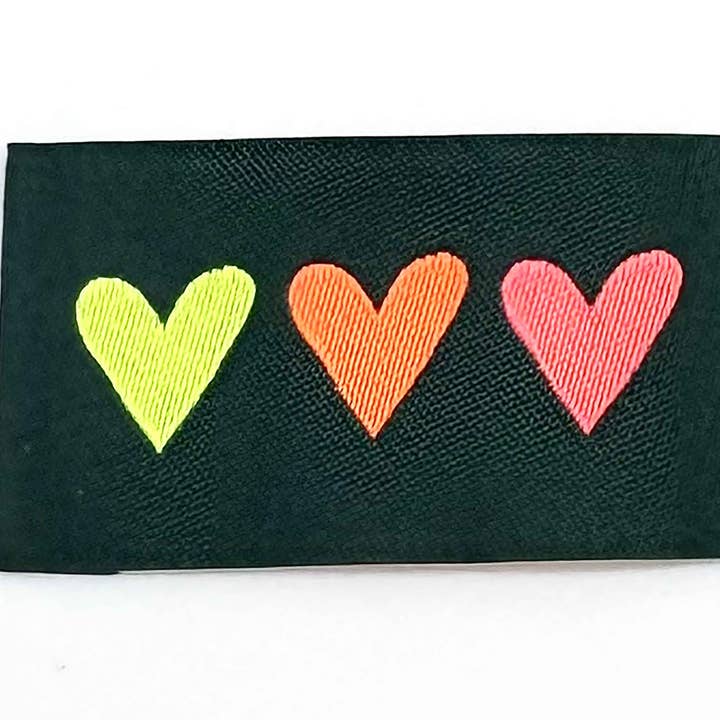 L’Étiquette Home Couture – wholesale Craft sewing kit – Sew-on Woven Label: 3 hearts - FLUO and KHAKI1