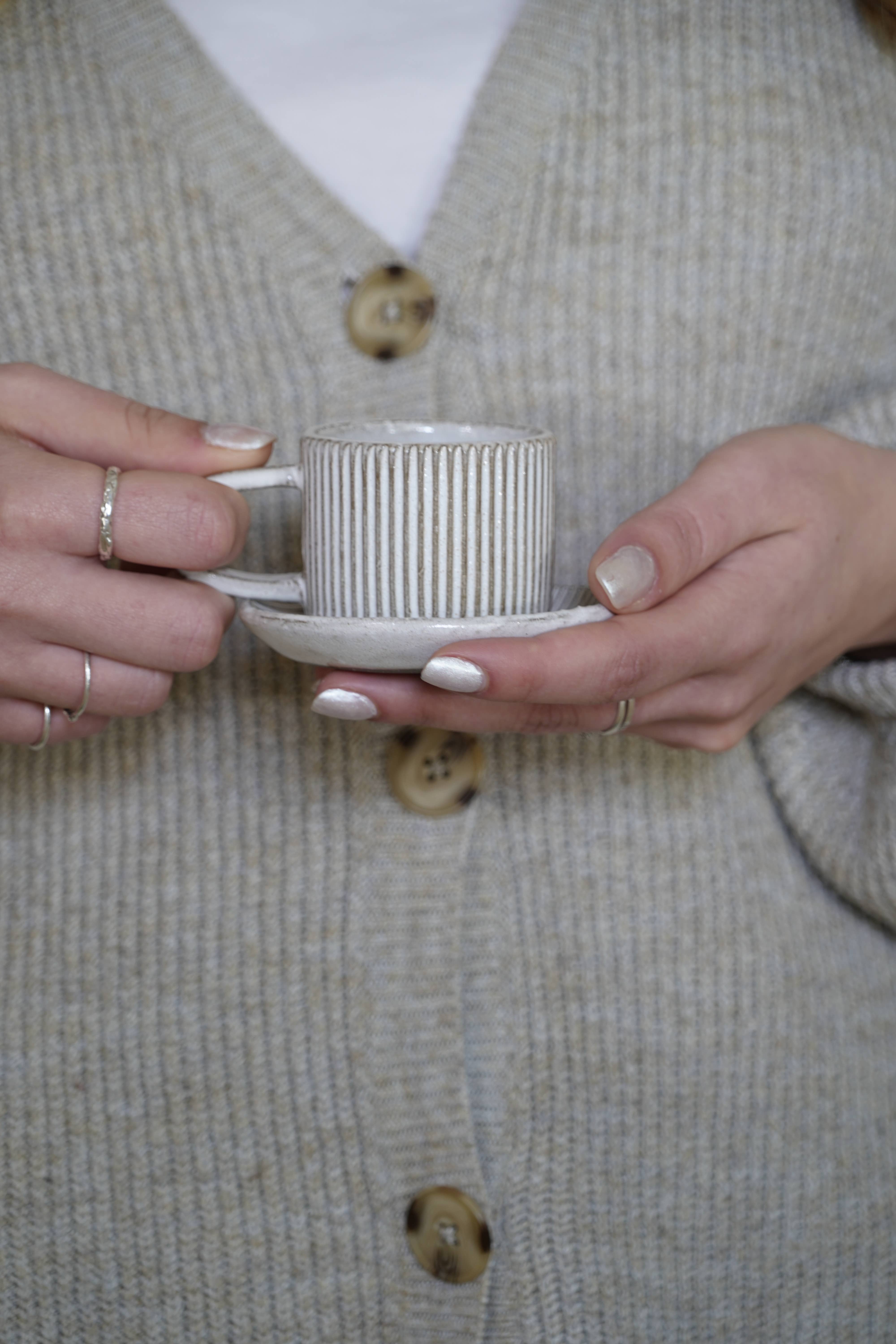 Karolina Bednorz Ceramics - Venta al por mayor Taza de café/té - Set de taza y plato de espresso Millerighe - Caja de regalo para dos1