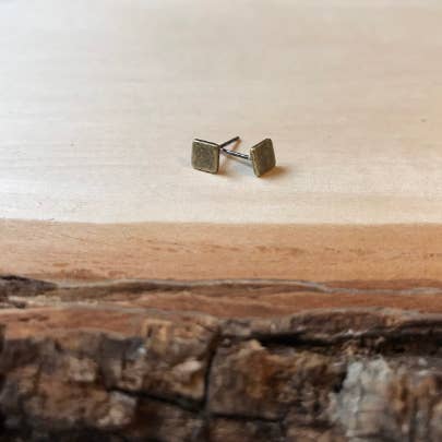 Firkantede studs for engroshandel hos 2 ODD BIRDS