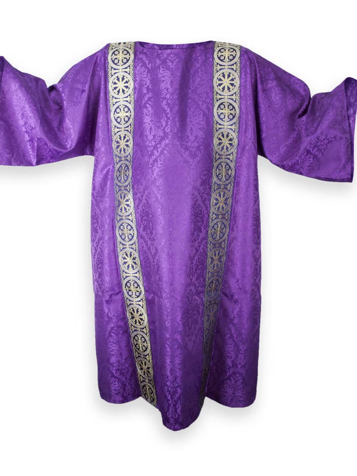 Paarse Dalmatiek met gouden borduurwerk voor wholesale door Village Gift Importers