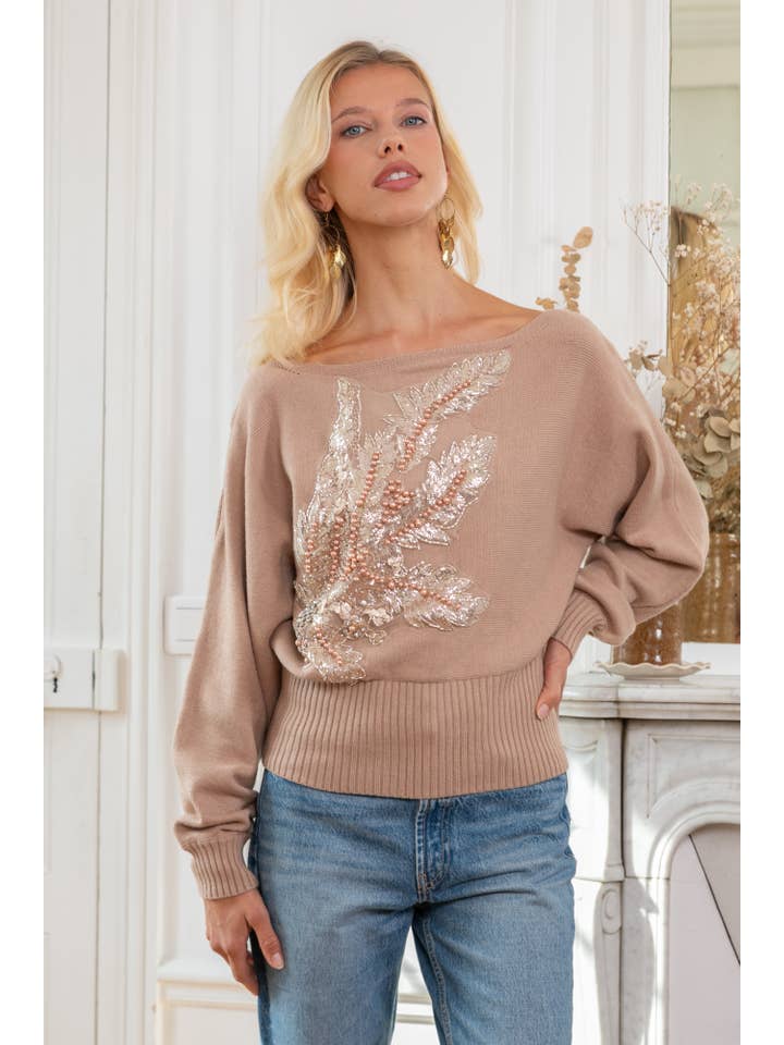 beige Stickad tröja med fladdermusärmar broderade med paljetter för wholesale på Faire