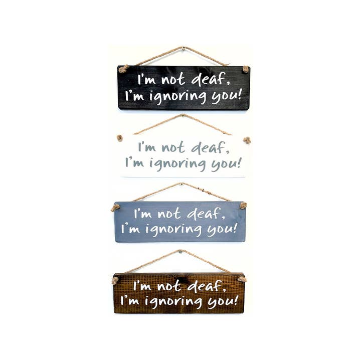 Handgefertigtes Holzschild zum Aufhängen mit Aufschrift „I'm Not Deaf“ für den Großhandel von The Giggle Gift Company
