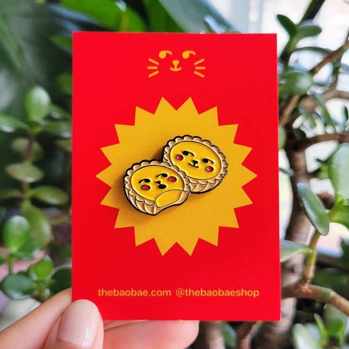 Épingle en émail à tarte aux oeufs pour la vente par The Bao Bae