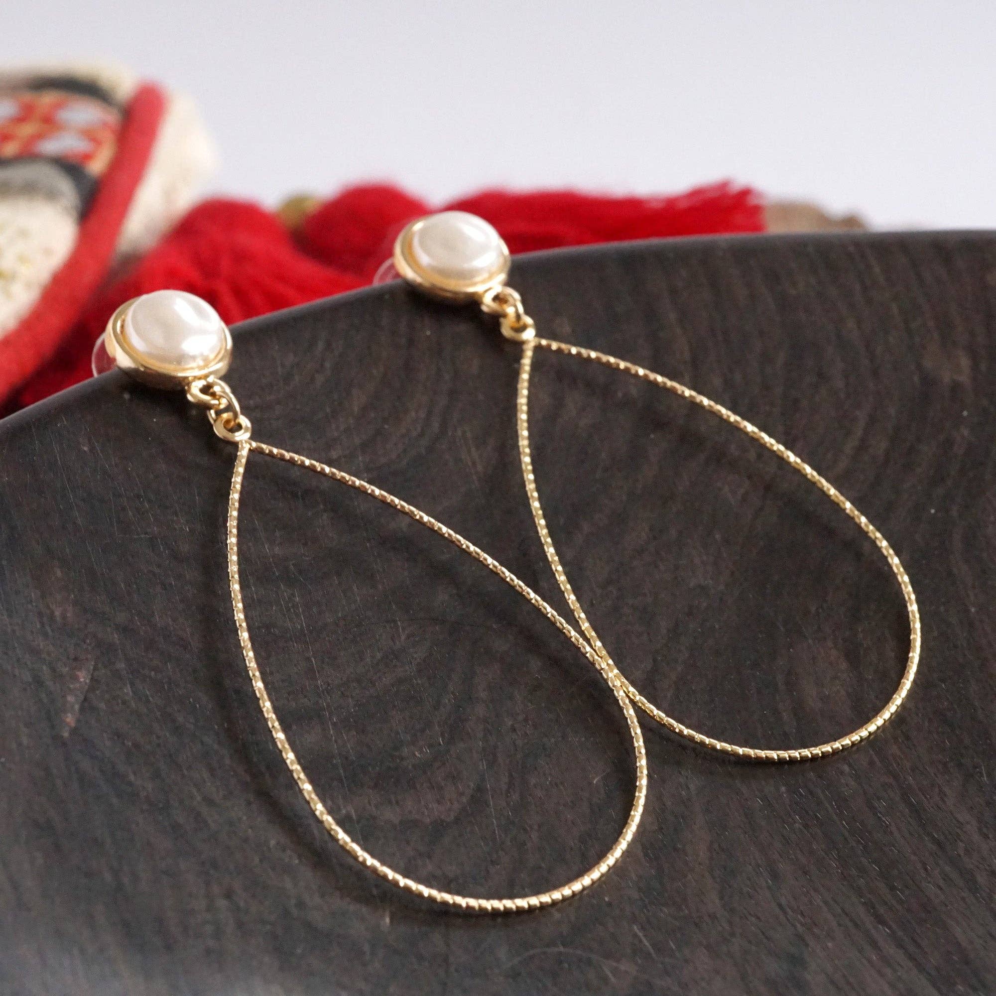 PennyLine inc - Wholesale Dangle Earrings - Teardrop with a pearl dangle earrings in gold5