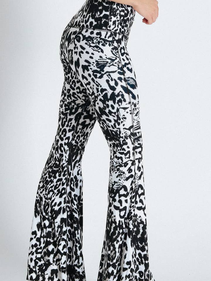 Cloches imprimées Ghost Leopard pour la vente par Yoga Democracy