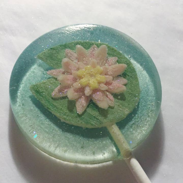 A Secret Forest ā wholesale Lollipop ā Fondant Lilies of Giverny Lollipops2
