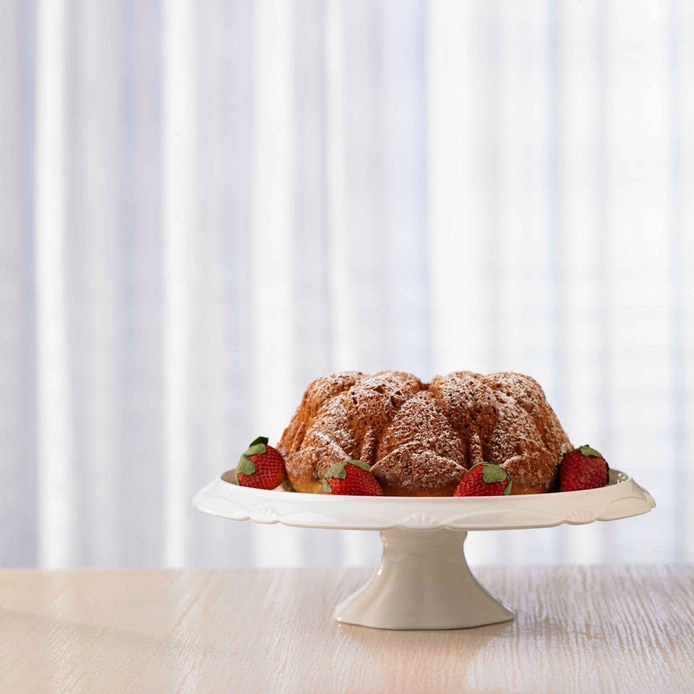 TABLESETTERS LIMITED – Großhandel Kuchenständer – Bianco Tortenplatte mit Fuß und Glasglocke 30 cm1