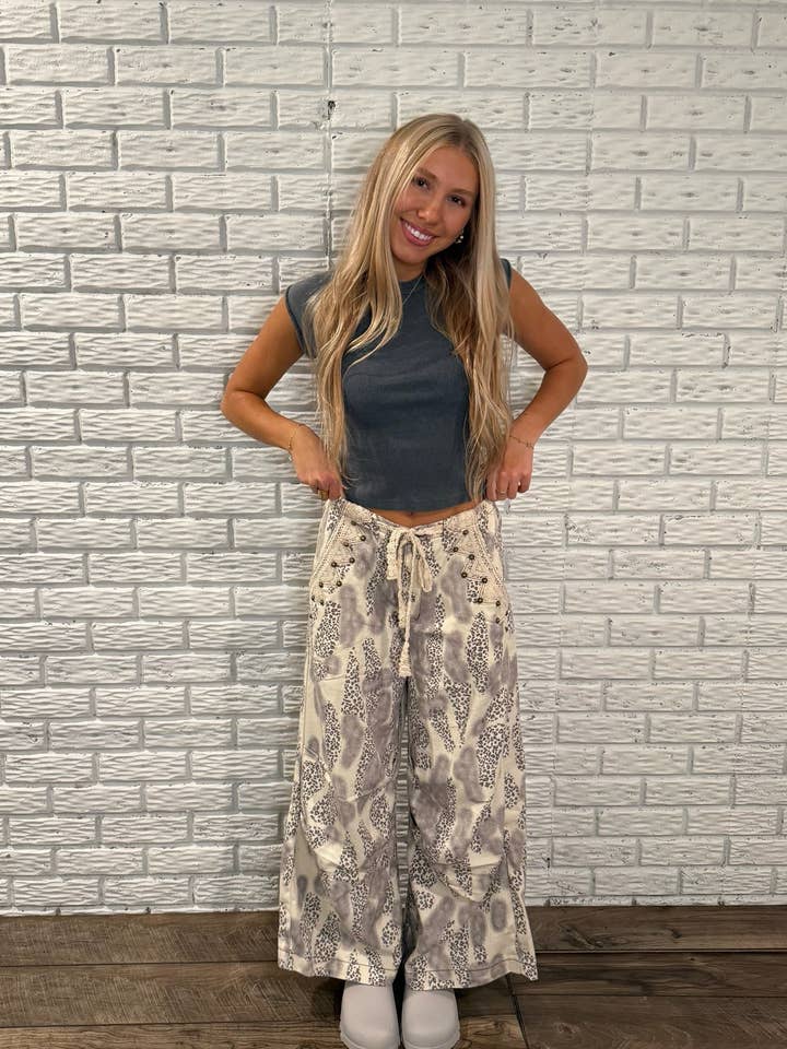 Pantalon large Second Glance pour la vente par Attire Focus