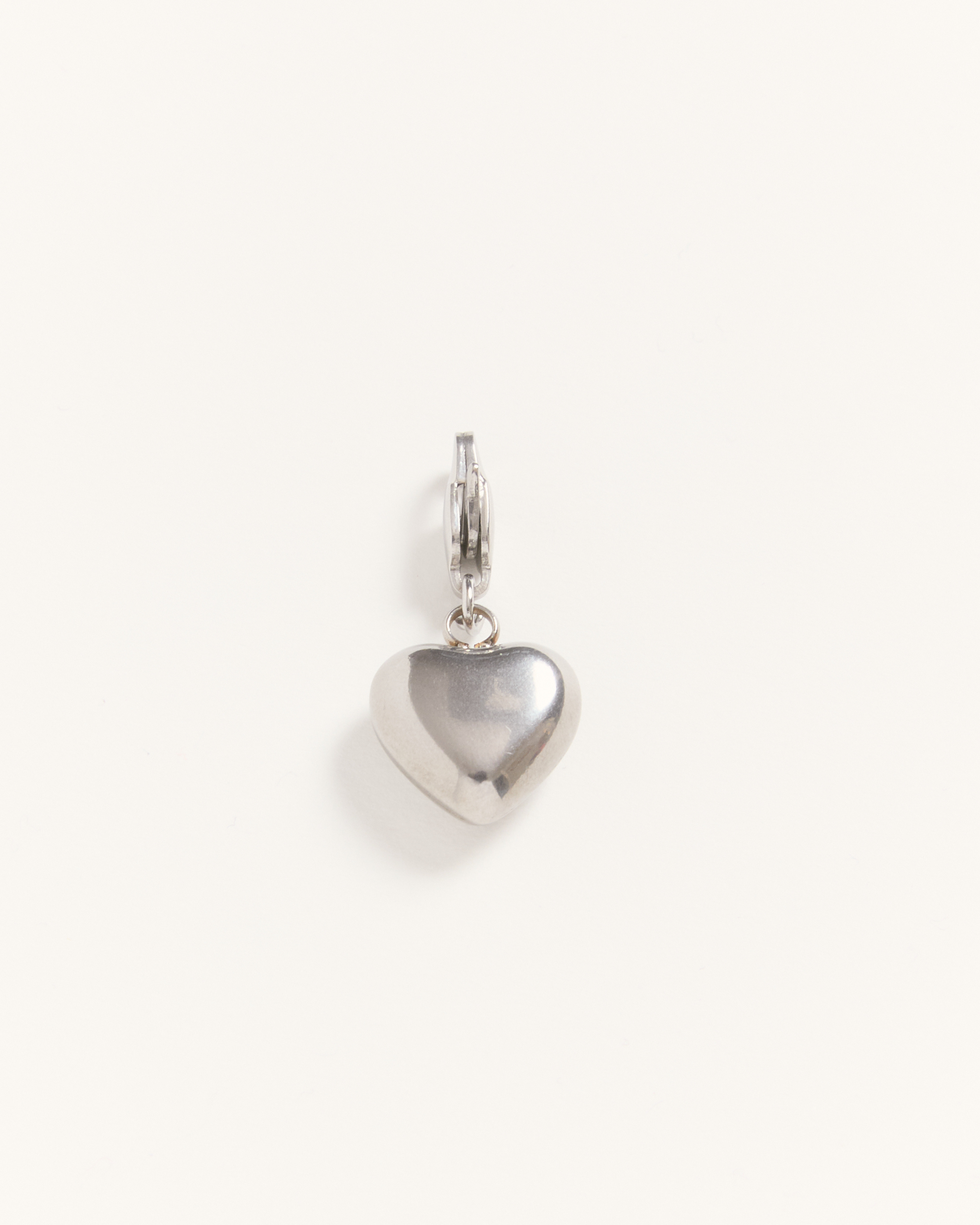 Wholesale Tout En Coeur Heart-shaped Silver Dangle Charm for