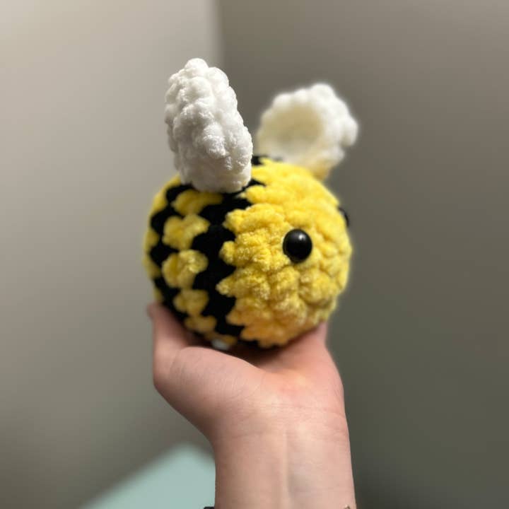 Crochet by Jolene – Großhandel Kuschel-/Plüschtier – Kind & Baby – Gehäkeltes Hummel-Plüschtier