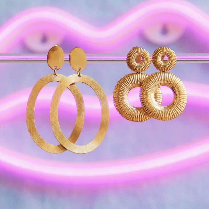 Bazou - Wholesale Dangle Earrings - Statement Earring Large Oval Ring - Gold