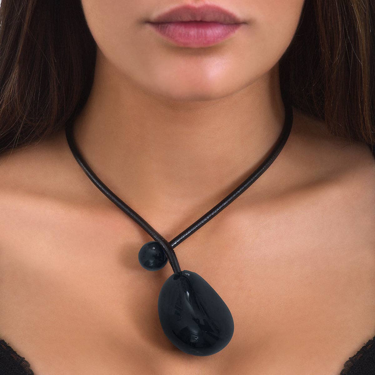 Lunasol - Wholesale Choker/Collar - CERISE black necklace in vegetable ivory and leather0