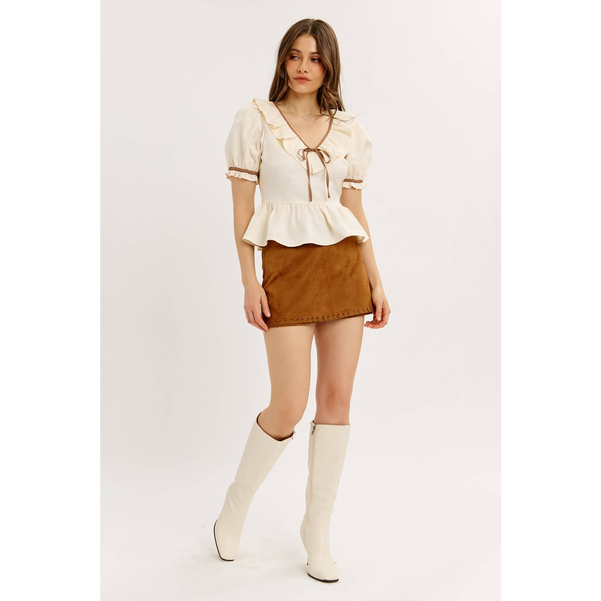 CHAMEAU MINI-JUPE-SHORT EN FAUSSE SUEDE ÉLÉGANTE AVEC OURLET SURPIQUÉ en vente sur Faire12