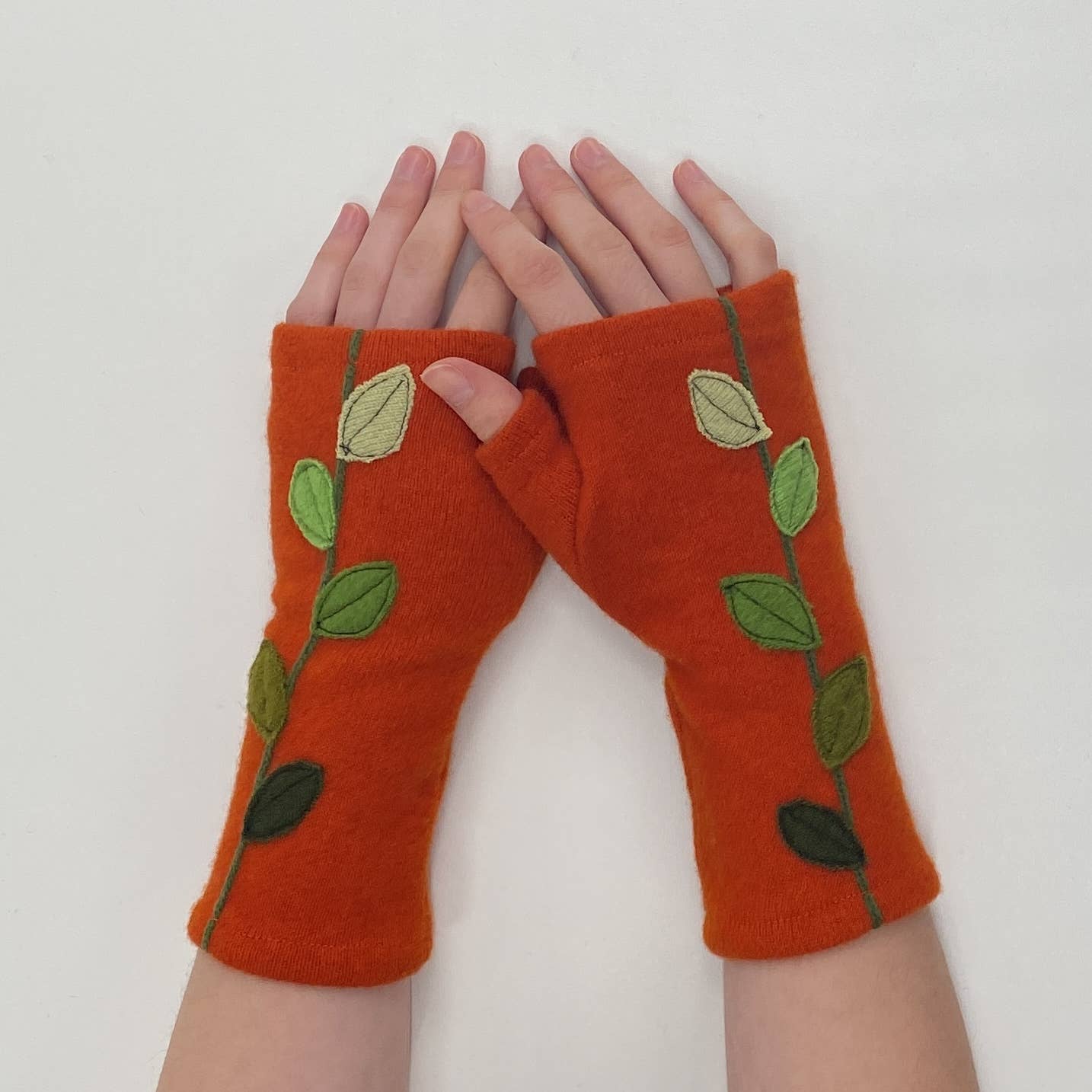 Sardine Clothing Co. - Wholesale Gloves - Women's - Fingerless Cashmere Gloves-Leaves1