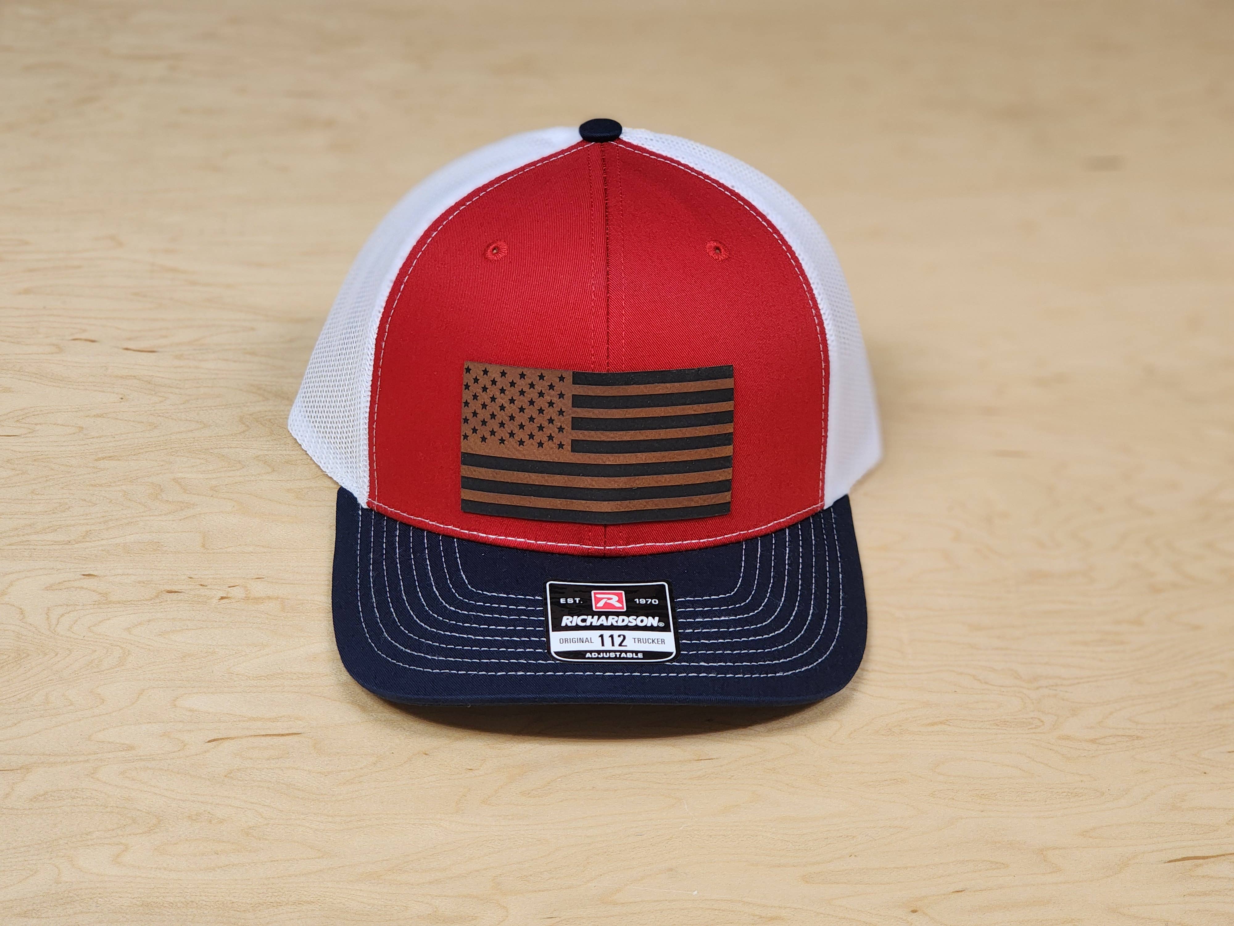 Knot Creatives - Vente Casquette de camionneur – unisexe - Casquette Trucker Richardson 112 - Écusson Drapeau Américain, Rouge, Blanc5