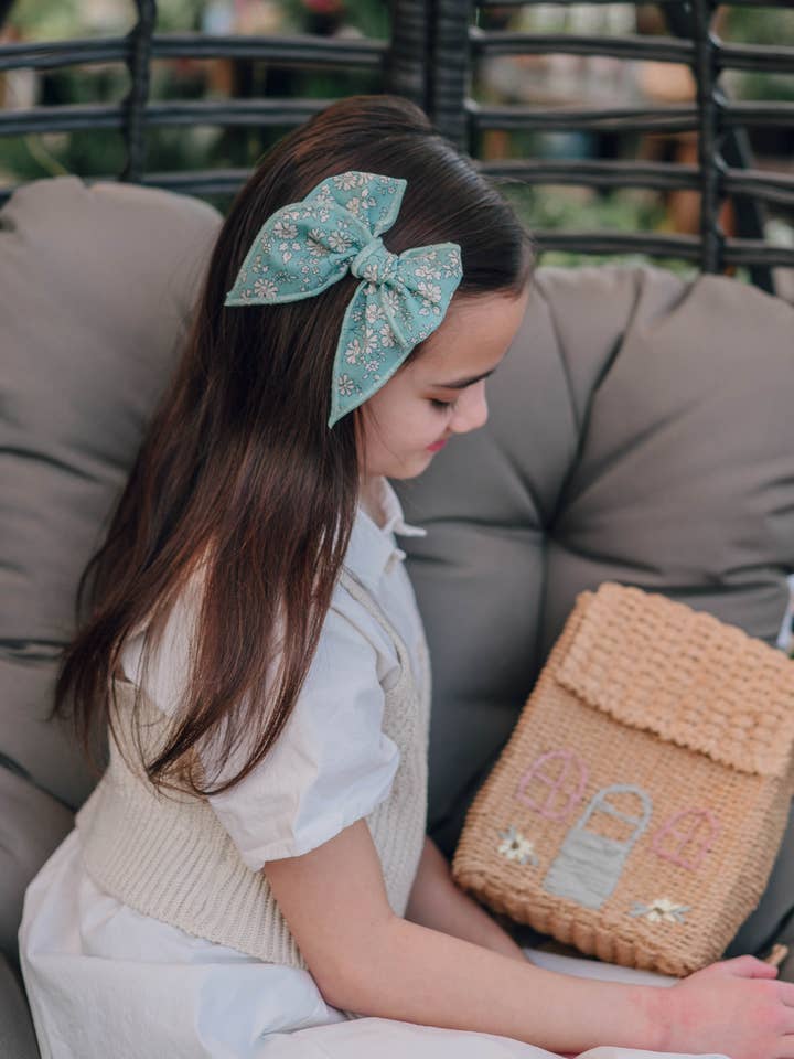 Camila Fable Bow i Liberty of London Fabric för wholesale av Livy Lou Collection