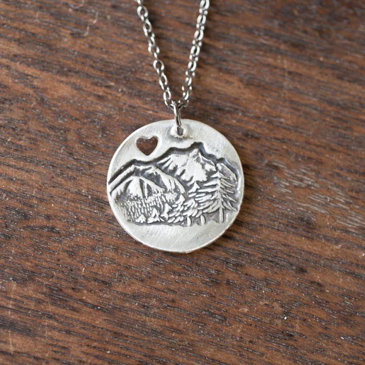 Colar Mountain Love por atacado de Farmhouse Moon