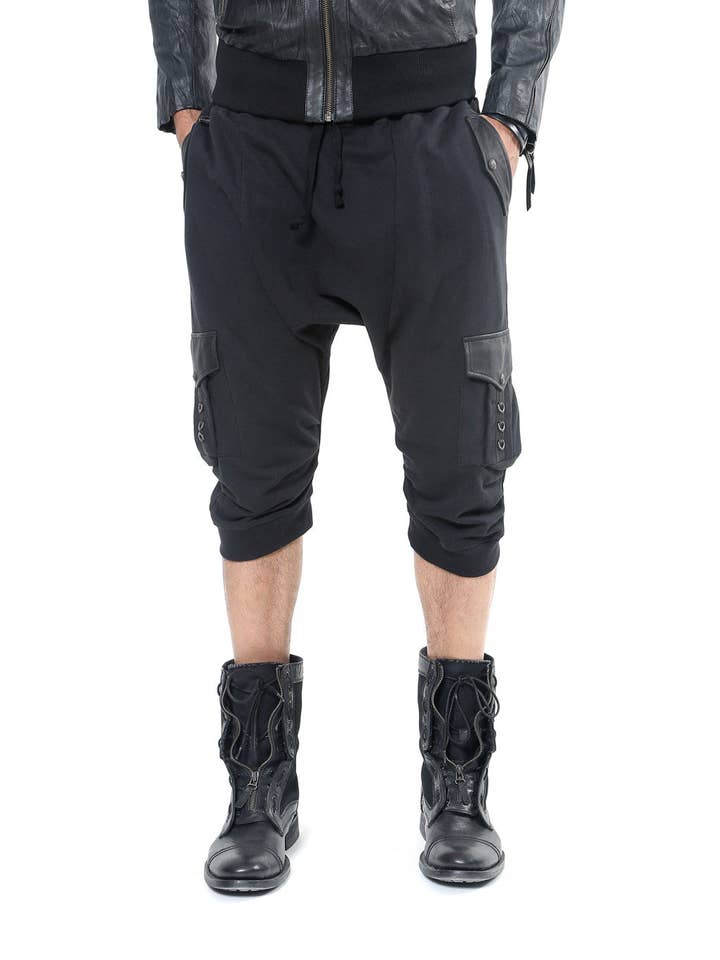 drop crotch shorts - sorte herreshorts med læder for engroshandel hos Jan Hilmer + Sparrow
