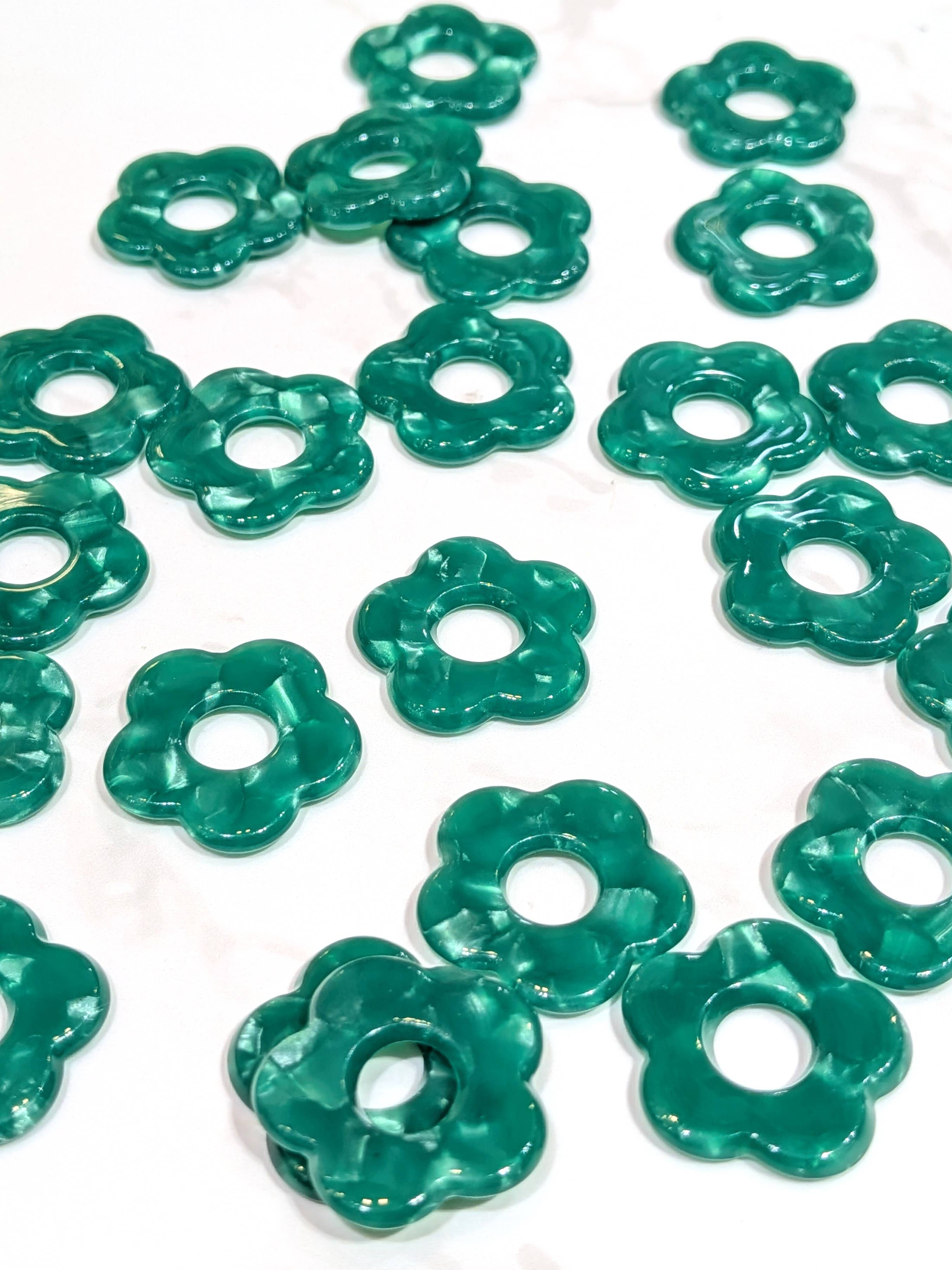 LOLO & YAYA – wholesale Emergency response charm – Flower pendant 2cm, 1.5O euros / u14