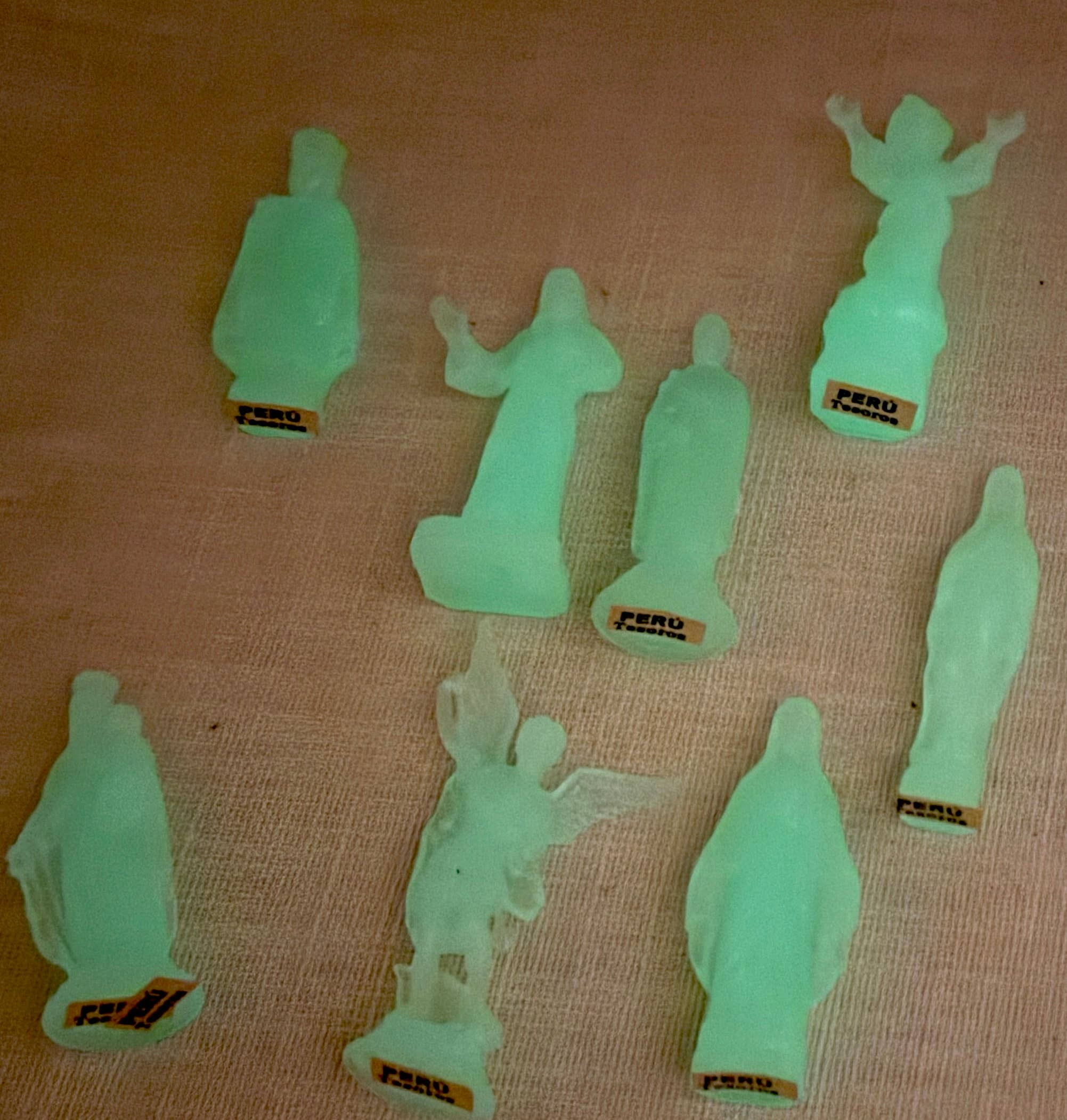 Tesoros Trading Company - Vente Figurine décorative - Mini saints en plastique lumineux, Pérou1