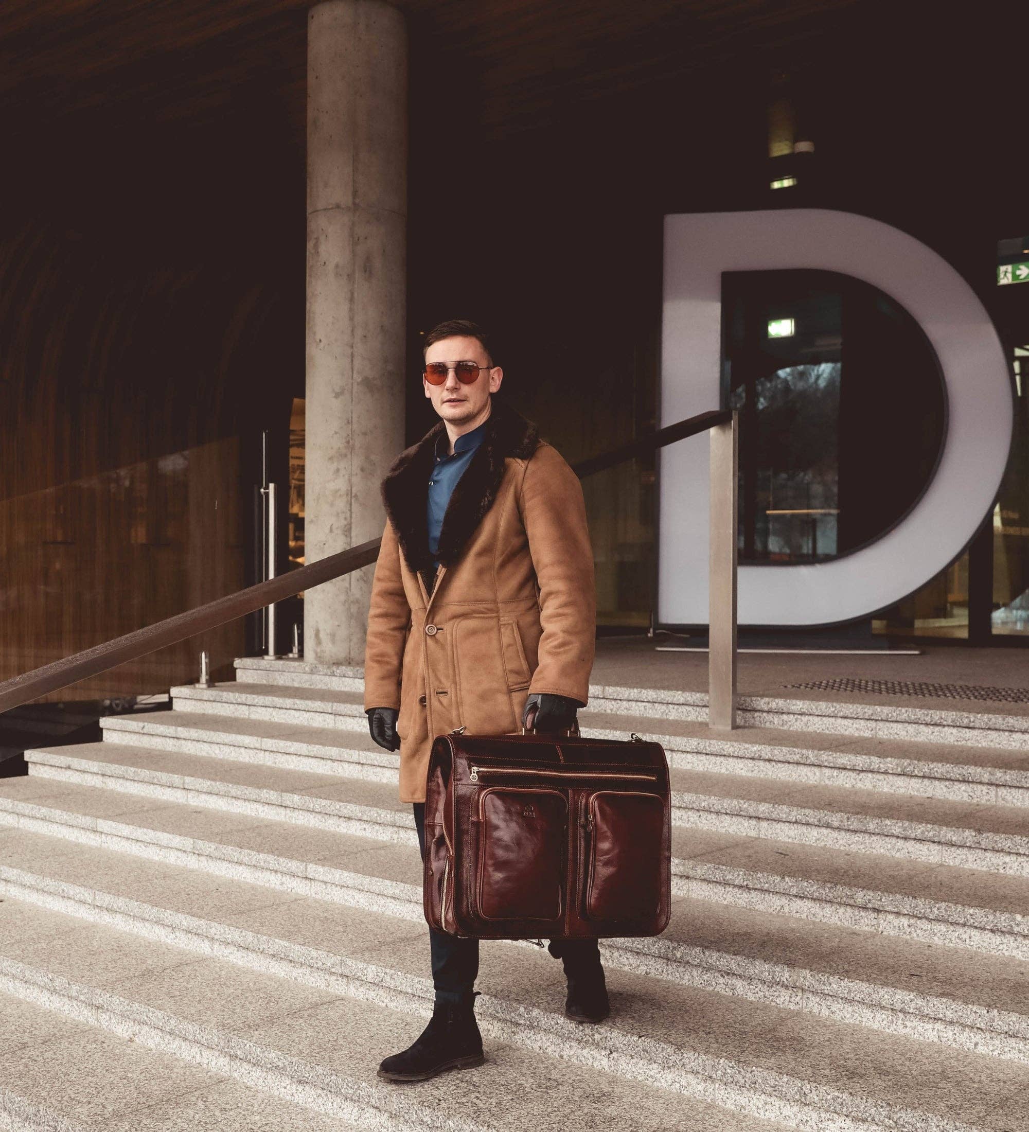 Time Resistance – wholesale Garment bag – unisex – Leather Garment Bag - The Big Sleep4