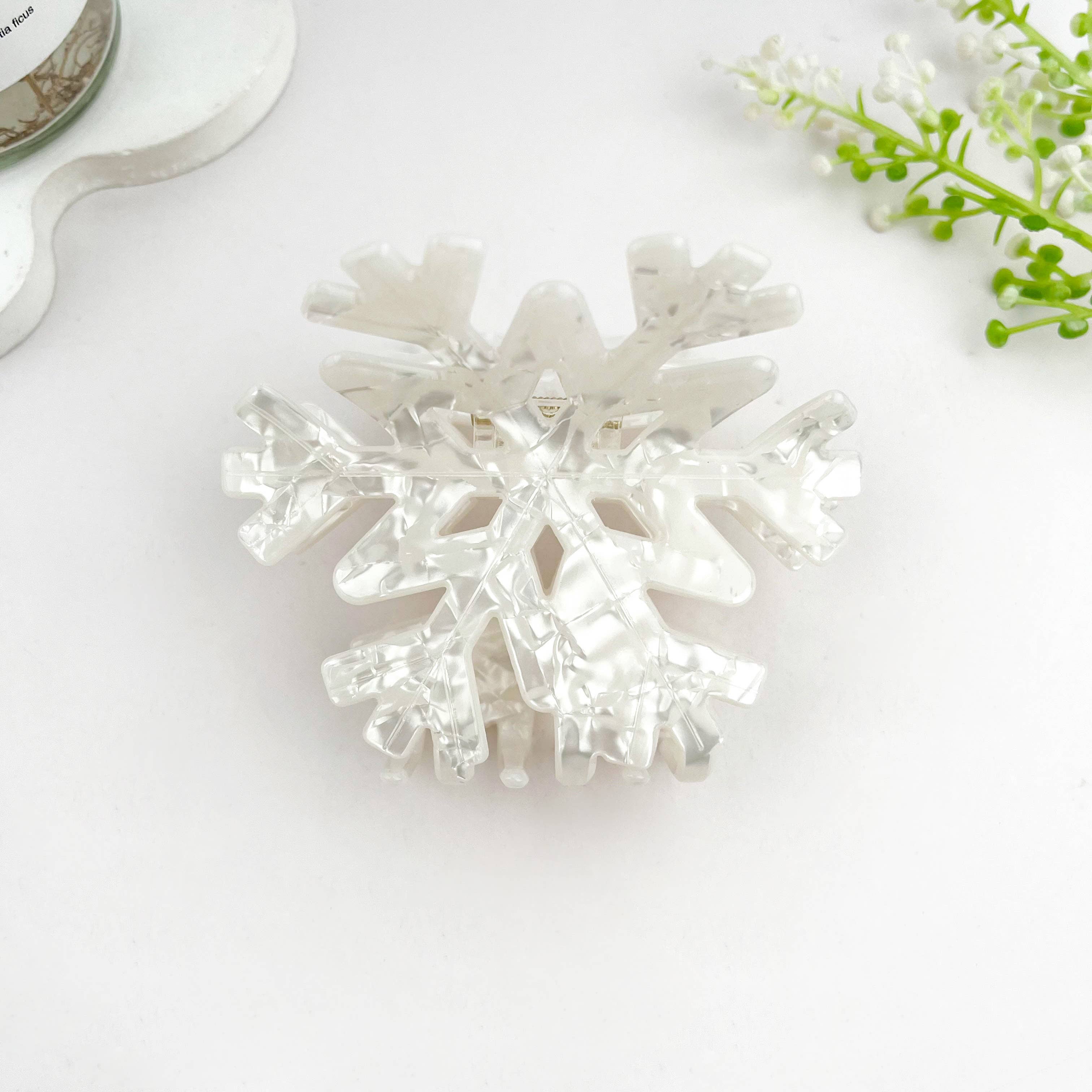 White Christmas Snowflake Hair Claw – Elegant Holiday Accessory for wholesale on Faire0
