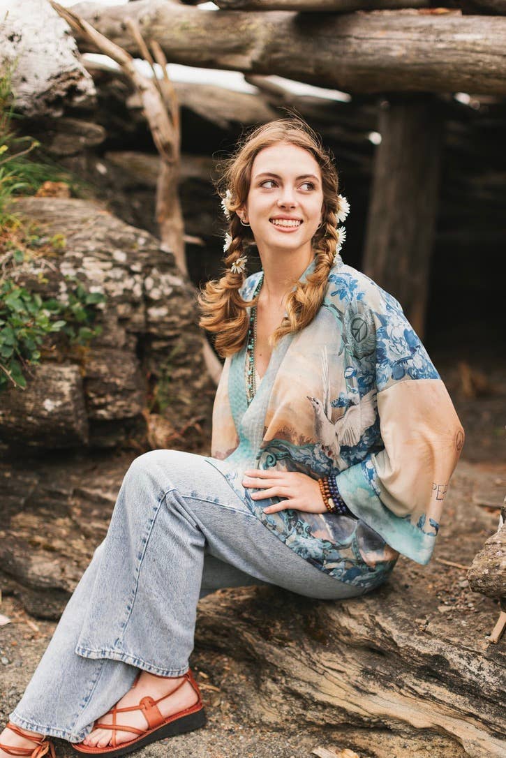 Market of Stars (Worldwide) - Vente Kimono – femme - Kimono court Peace Out Pixie Duster avec colombes et lever de soleil10