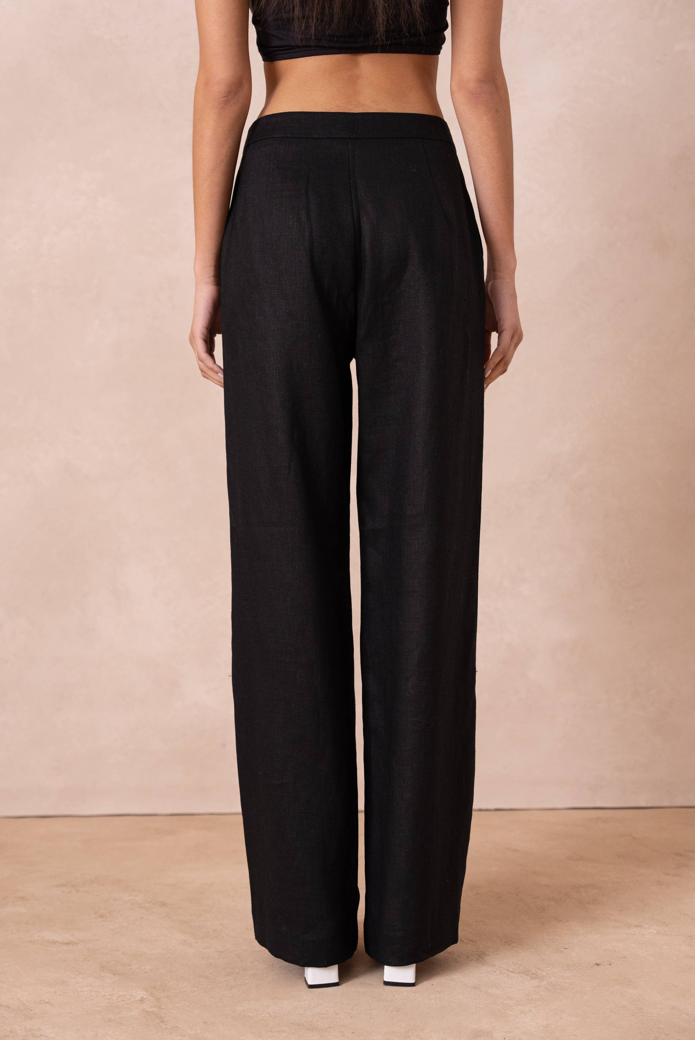 Attentif Paris - Wholesale Pants - Women's - [Linen] Plain straight trousers in premium quality linen36