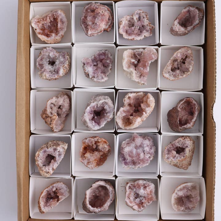 Mi Esperanza Minerals - Wholesale Spiritual Stone/Crystal - Pink Amethyst Flat of 201