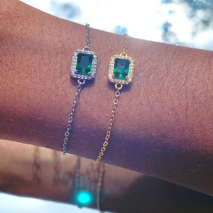 Smaragdarmband med mittsten – Fint ädelstenssmycke för wholesale av Mali Beads