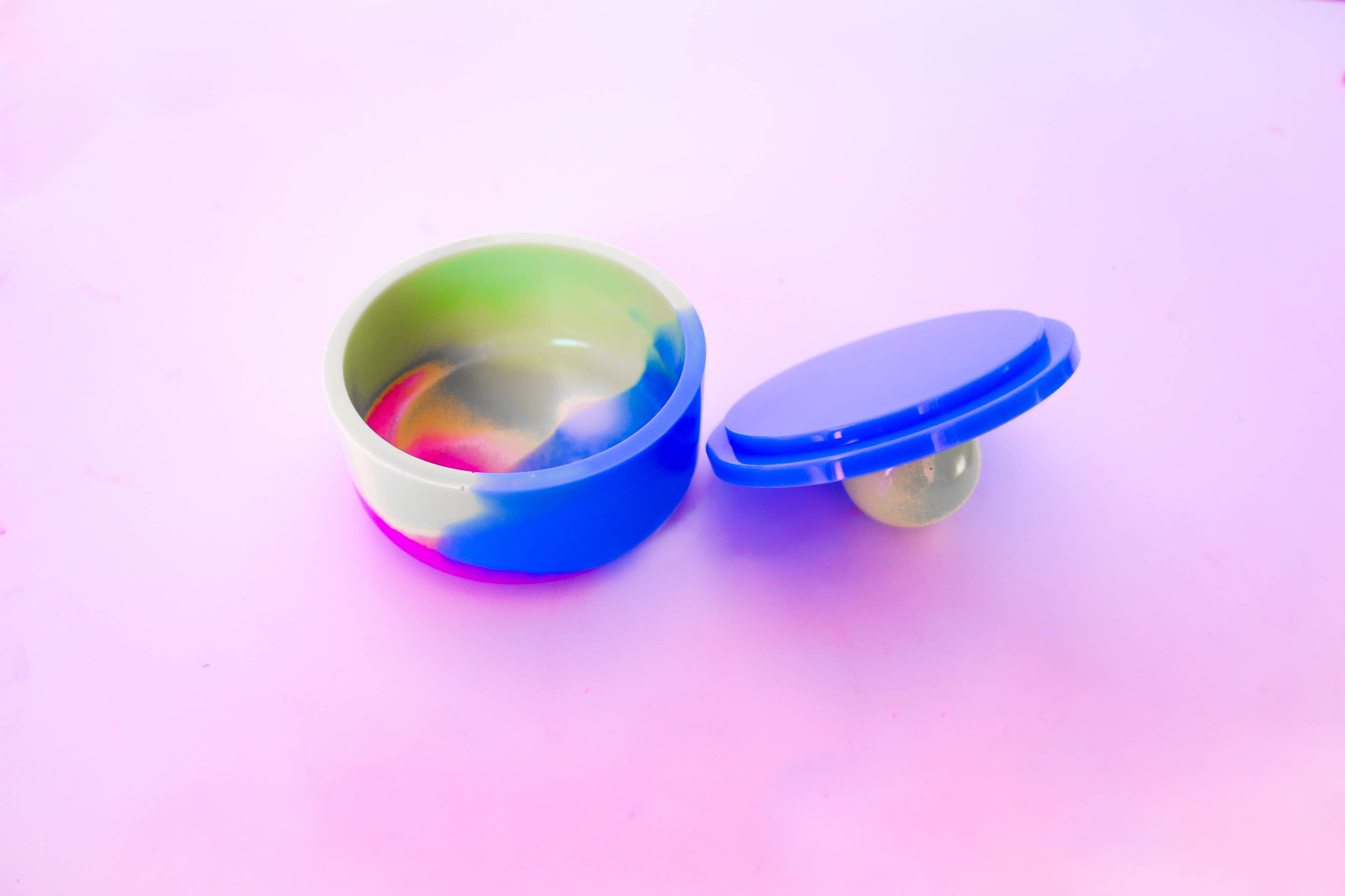 Resin at the Disco - Venta al por mayor Bandejas/platos/boles decorativos - Recipiente Rosie con tapa4