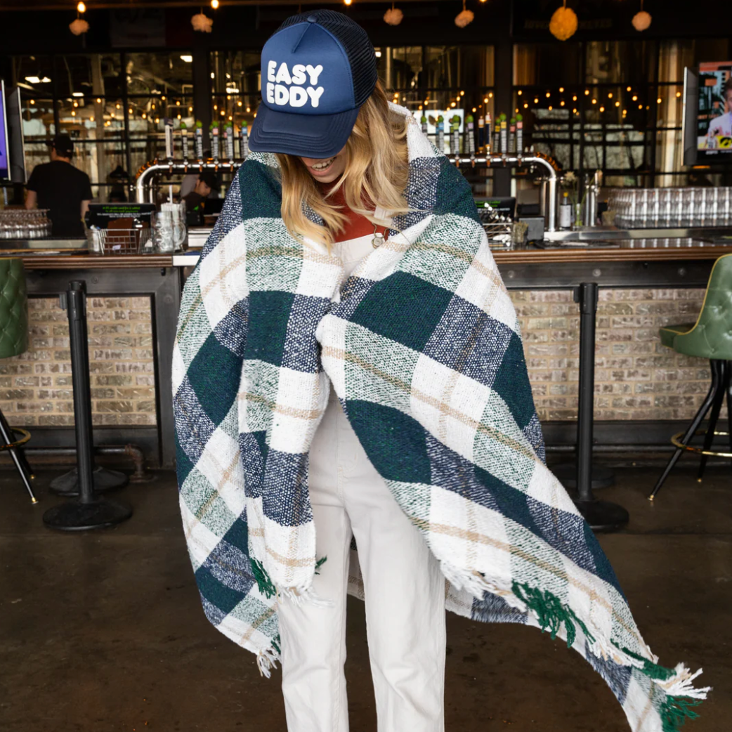 Sundream - Wholesale Throw Blanket - SUNDREAM CUSTOM: CLASSIC THROW + WOVEN LABEL (MOQ 50 UNITS)4